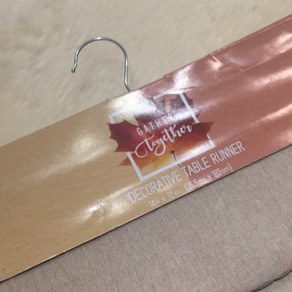 Decorative table runner - Picture 4 of 4